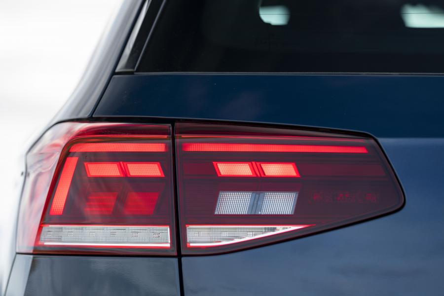 Детали экстерьера Volkswagen Passat R-Line Estate (B8) 2019 года  (UK) (фото 16 из 25)
